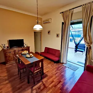 https://little-home-catania.taorminaitalyhotels.com